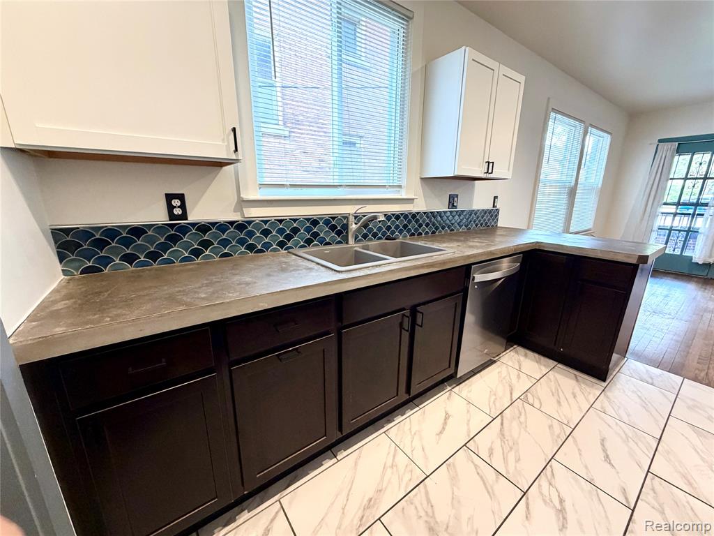 2045 Calvert Street, Detroit, MI 48206 — Photo 7