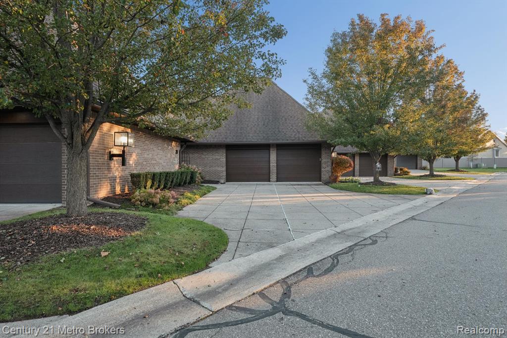 9095 S Saginaw Road, 23, Grand Blanc, MI 48439 — Photo 2