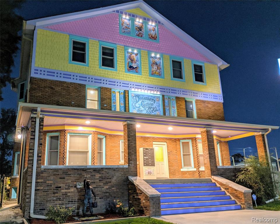 89 E EDSEL FORD FWY, Detroit, MI, 48202