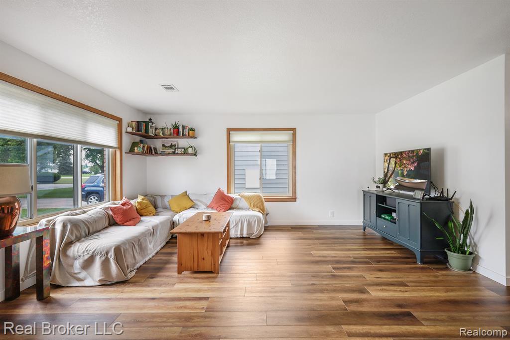 8029 WOODHALL Road, Birch Run, MI 48415 — Photo 17