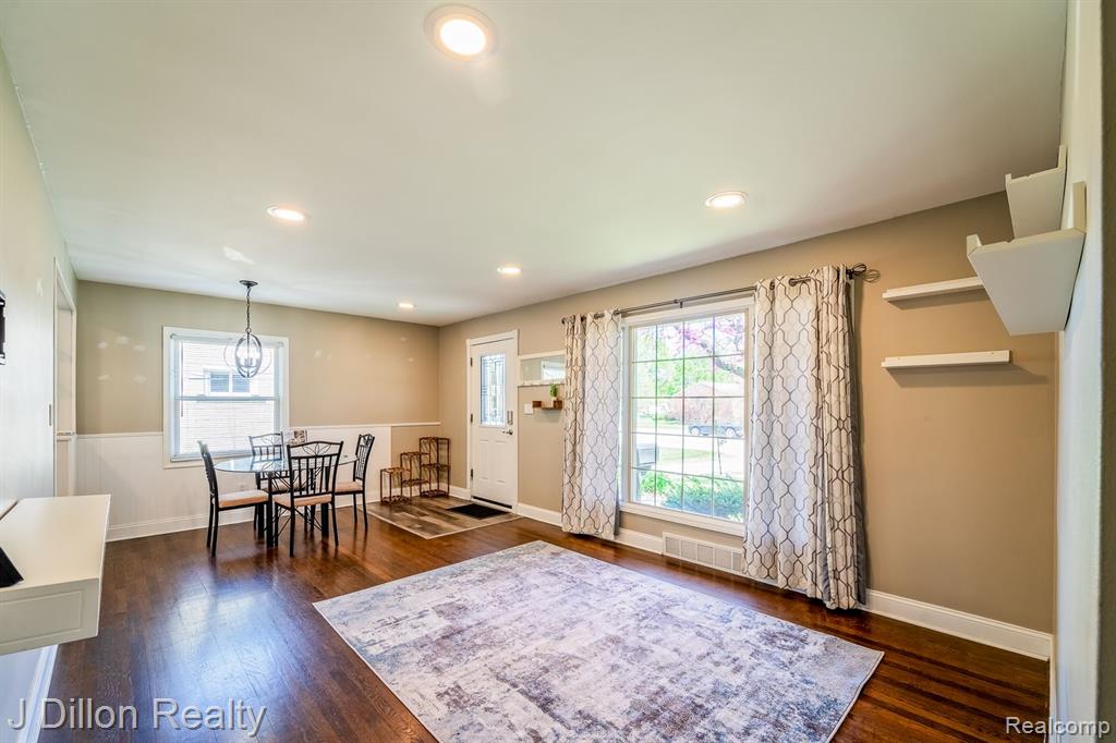 9371 MERRIMAN Road, Livonia, MI 48150 — Photo 23