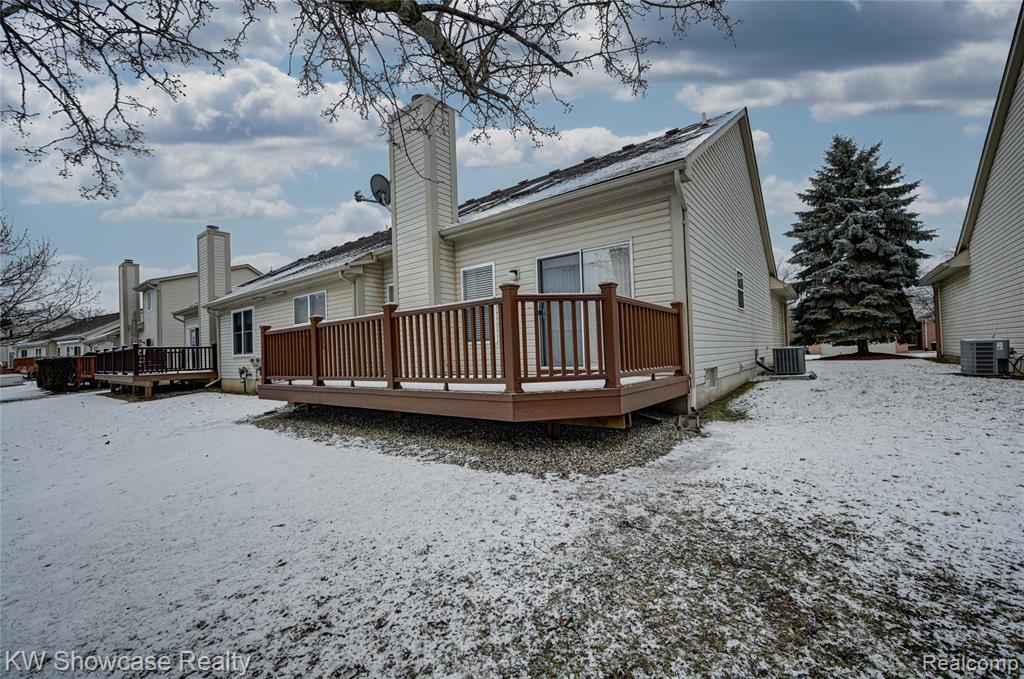 458 N Oak Drive, Commerce Twp, MI 48390 — Photo 45