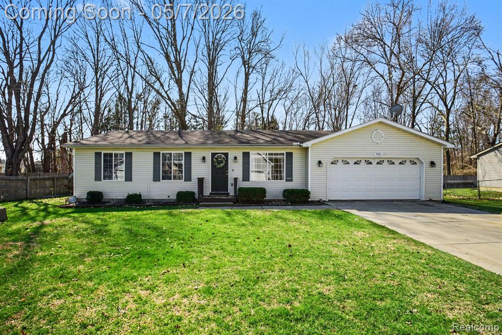 790 Luna Court, Lake Orion, MI 48362 — Photo 2