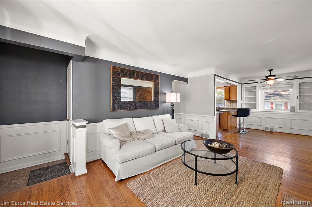 2371 Allard Avenue, Grosse Pointe Woods, MI 48236 — Photo 8