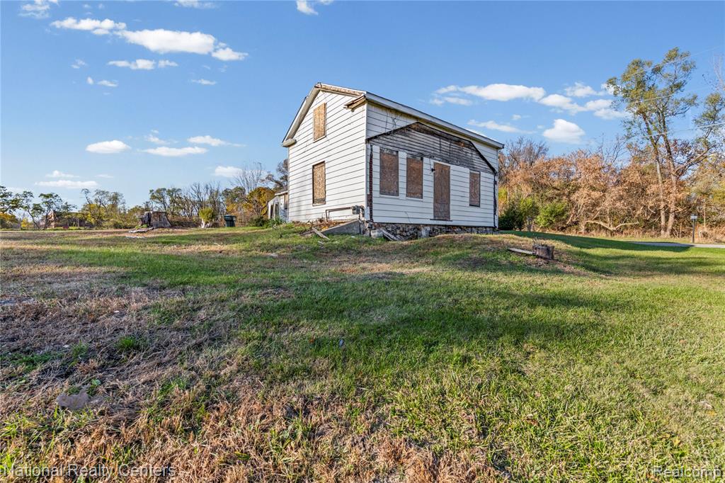 8292 Pettysville Road, Pinckney, MI 48169 — Photo 13