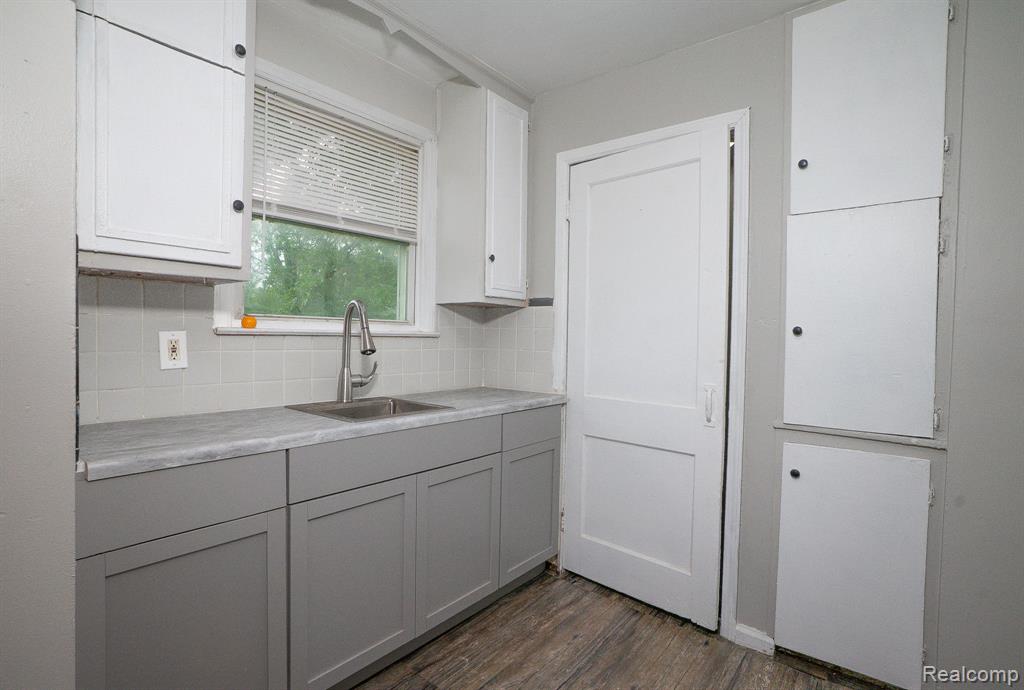 9107 Vaughan Street, Livonia, MI 48228 — Photo 13