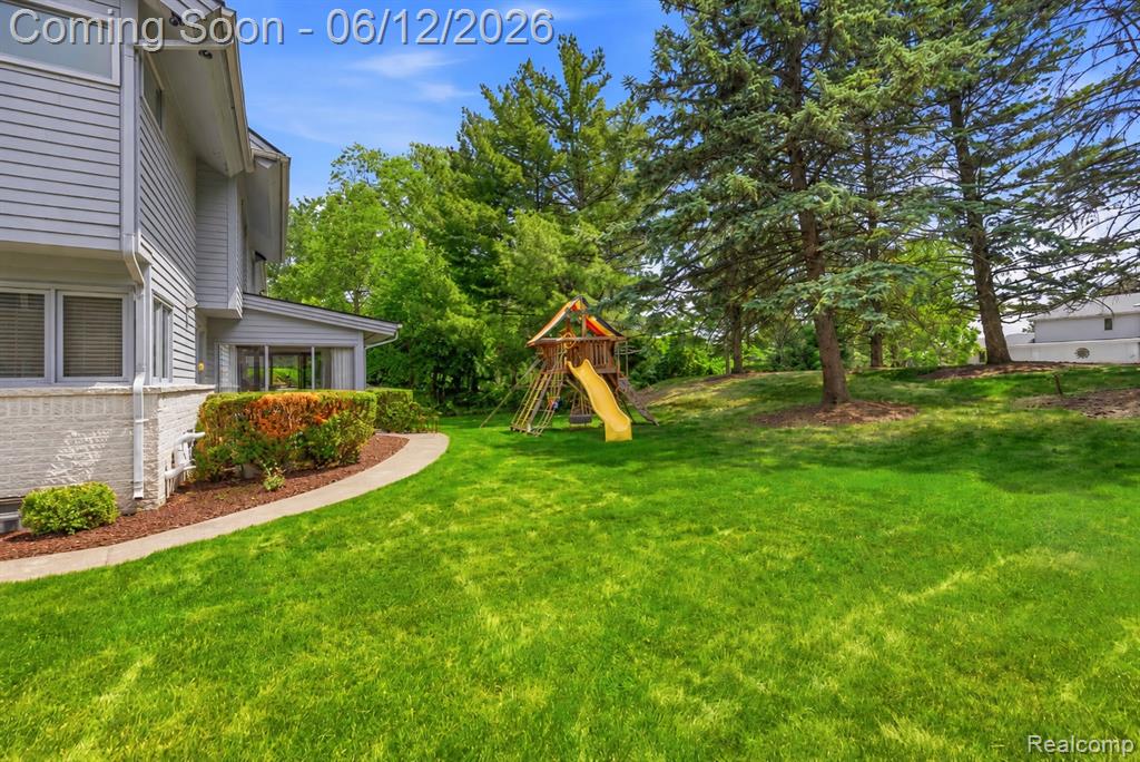 4057 Fox Lake Drive, Bloomfield Hills, MI 48302 — Photo 53