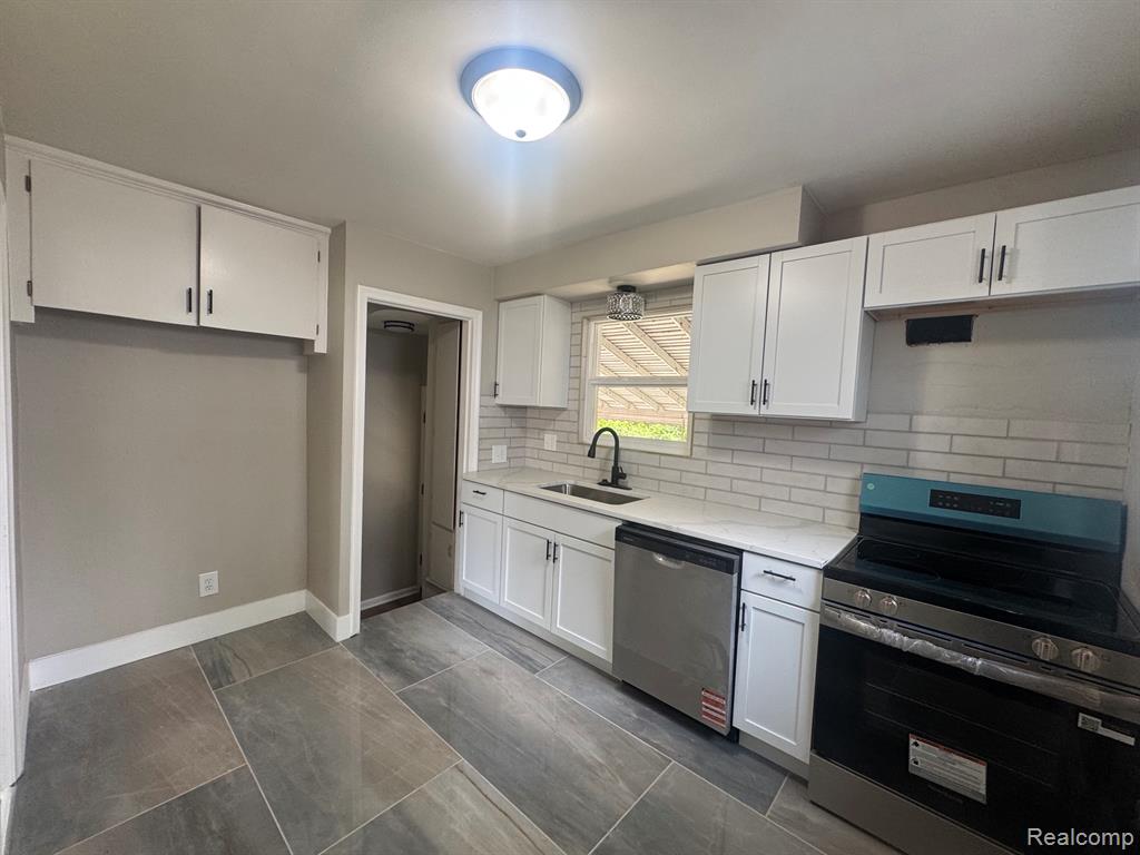 20910 Van Antwerp, Harper Woods, MI 48225 — Photo 3
