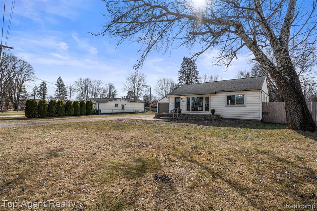 8608 Grace st Street, Shelby Twp, MI 48317 — Photo 28