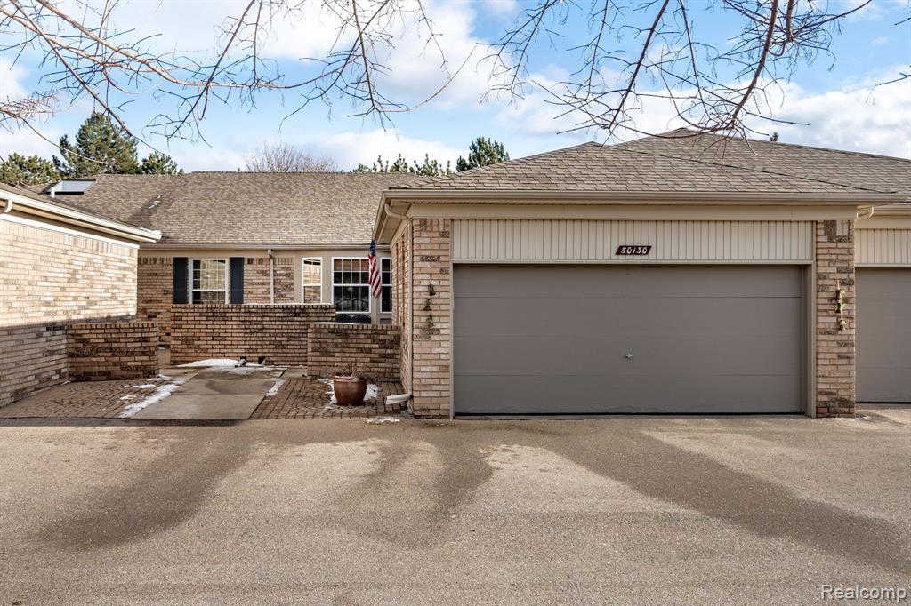 50130 DECOOK Court, Macomb, MI 48044 — Photo 2