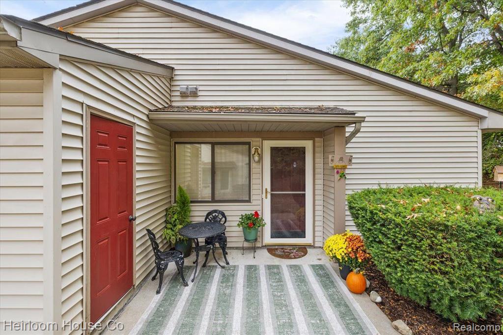 423 WATER TOWER Circle, 100, Brighton, MI 48116 — Photo 23