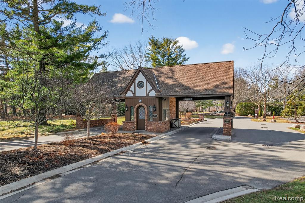 92 Kirksway Lane, Lake Orion, MI 48362 — Photo 53