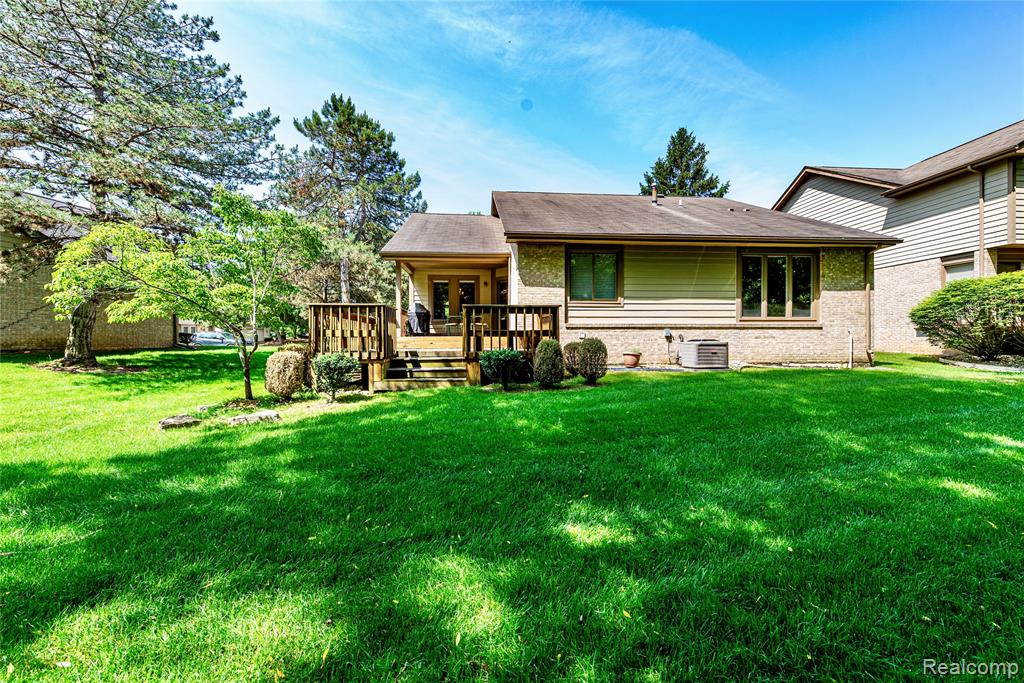 6760 Oyster Cove, West Bloomfield, MI 48323 — Photo 23