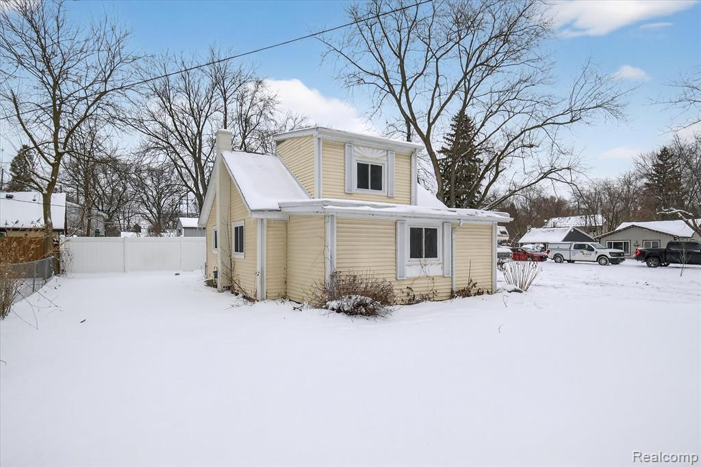 39 Pine Drive, Whitmore Lake, MI 48189 — Photo 2