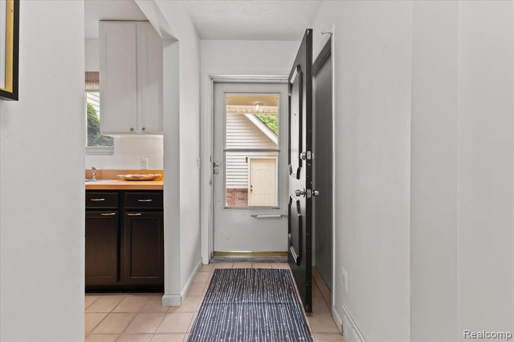 9099 Bavarian Way, Clarkston, MI 48348 — Photo 6