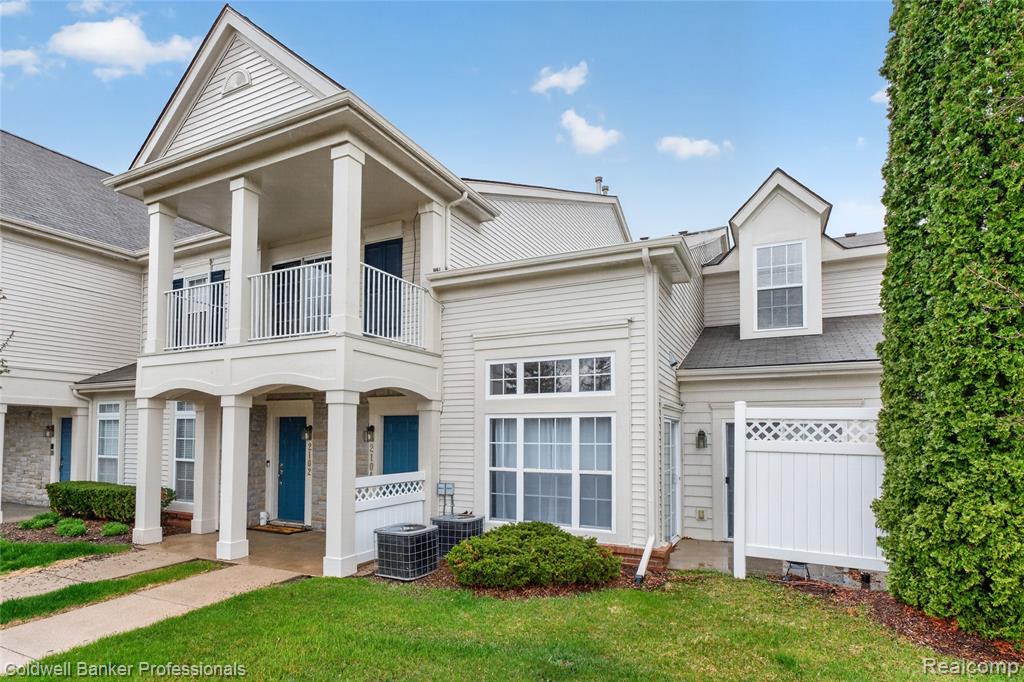 2104 Trailway Court, Commerce Twp, MI 48390 — Photo 2