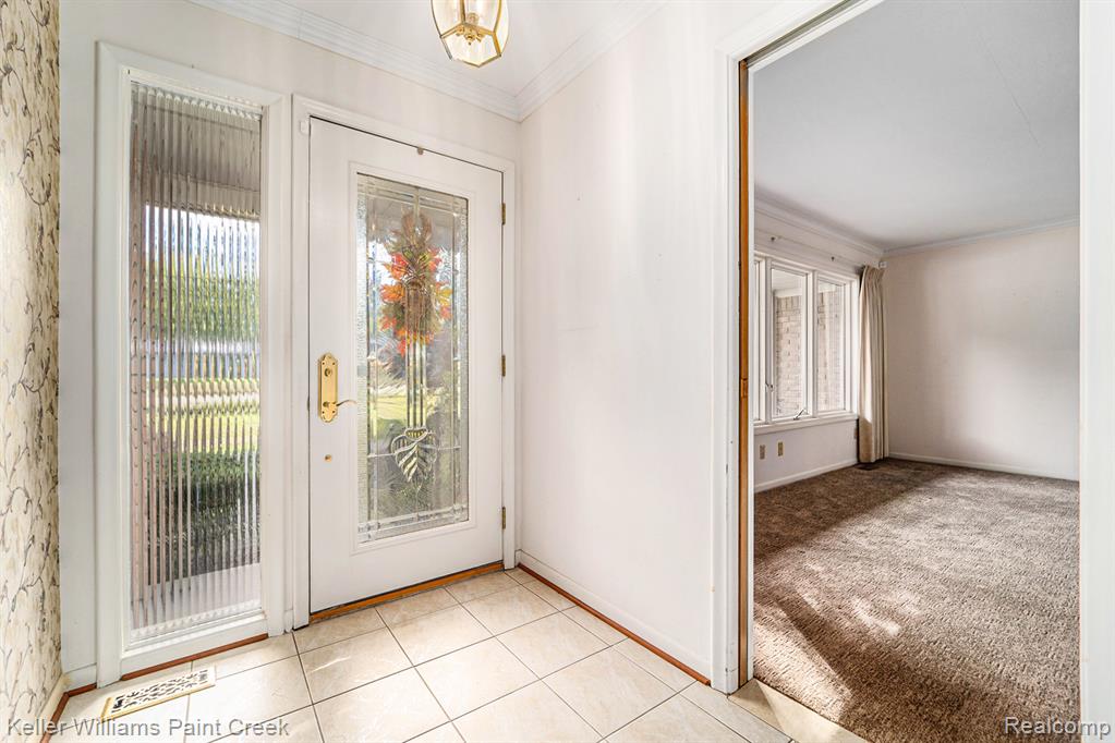 6720 Castle Drive, Bloomfield Hills, MI 48301 — Photo 2