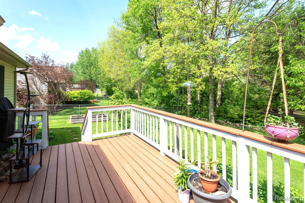 906 VILLAGE Drive, Davison, MI 48423 — Photo 47