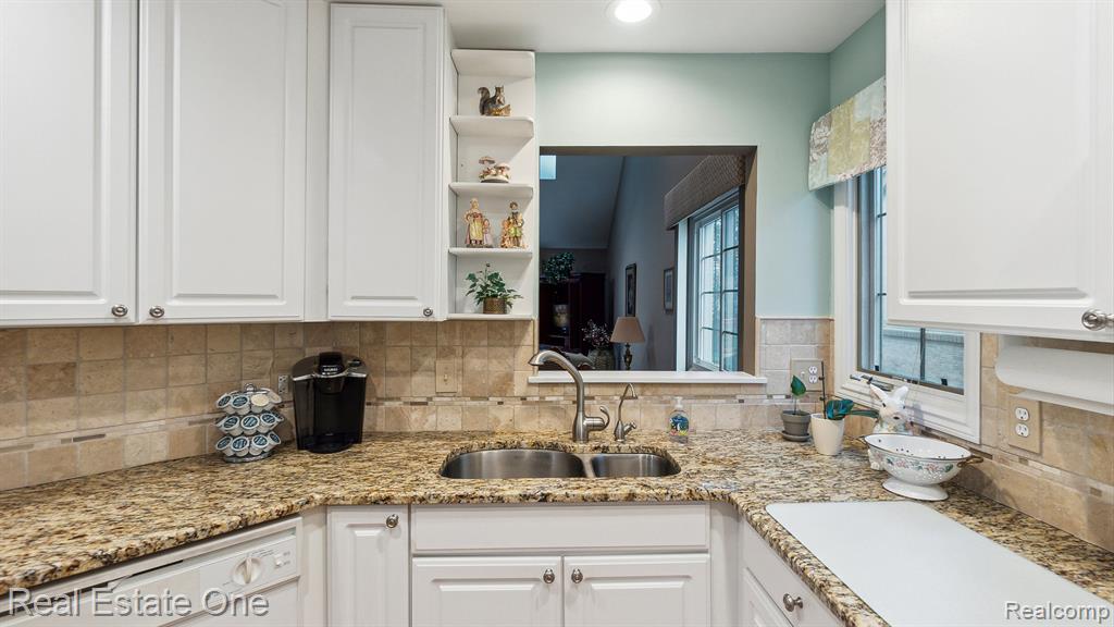 741 RED MAPLE Lane, Wixom, MI 48393 — Photo 26