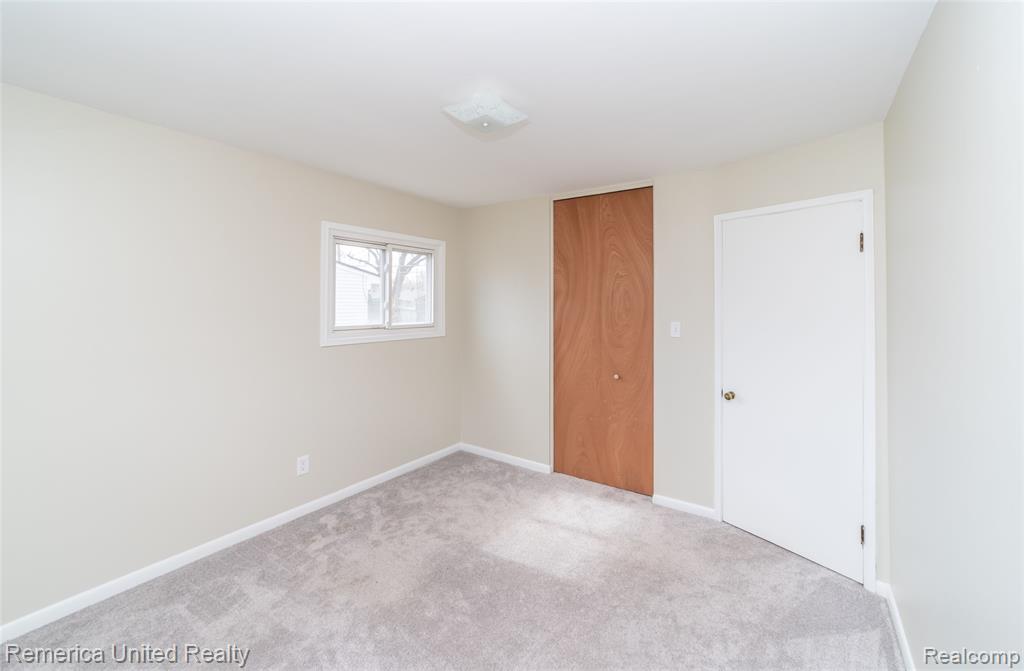 945 N Commerce Road, Commerce Twp, MI 48382 — Photo 29