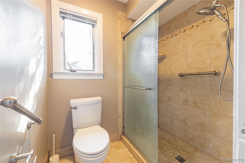 5035 Hillcrest Court, Trenton, MI 48183 — Photo 14