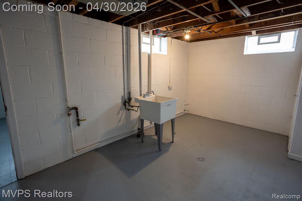 16133 Bell Avenue, Eastpointe, MI 48021 — Photo 15