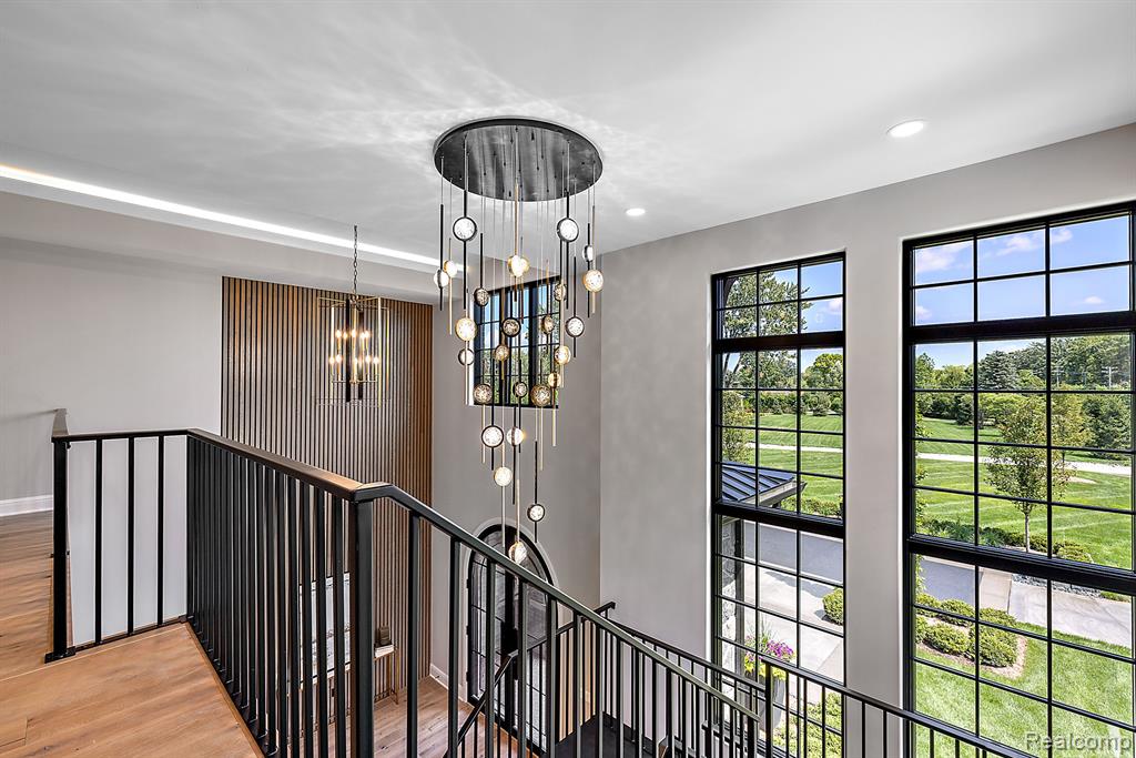 31011 Pioneer Avenue, Bingham Farms, MI 48025 — Photo 2