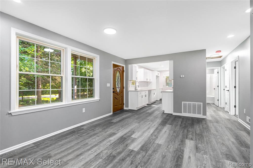 9353 Old Lee Road, Brighton, MI 48116 — Photo 2