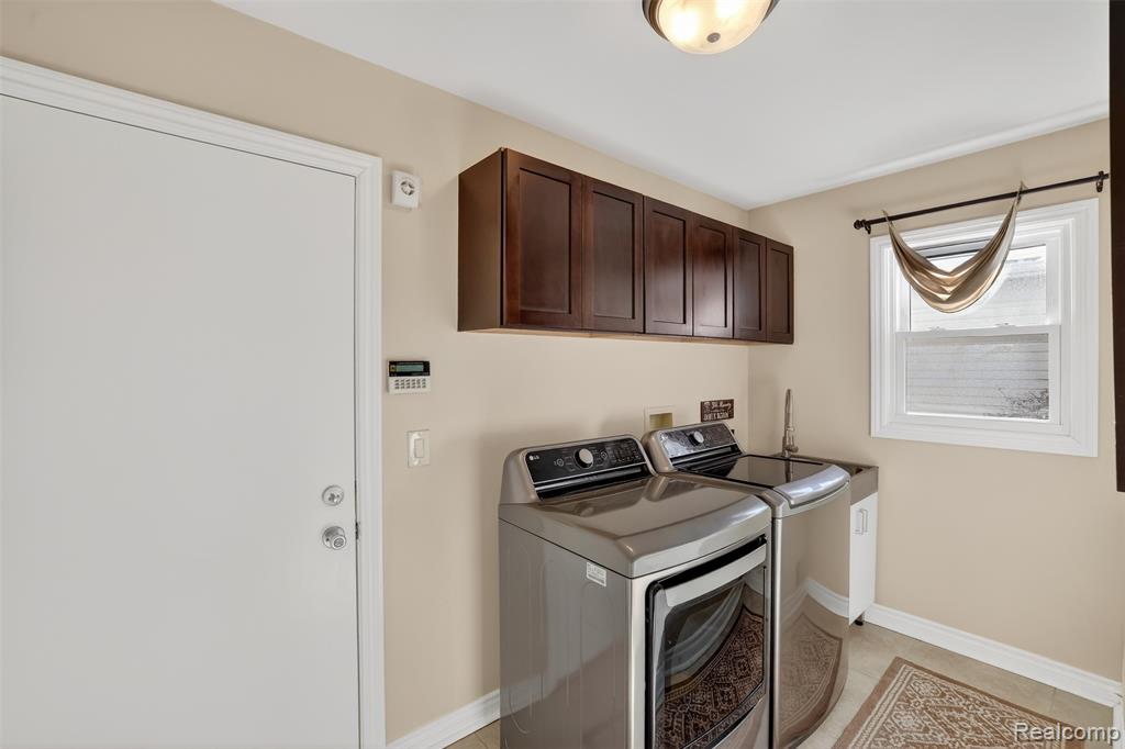 7328 Simsbury Drive, West Bloomfield, MI — Photo 13