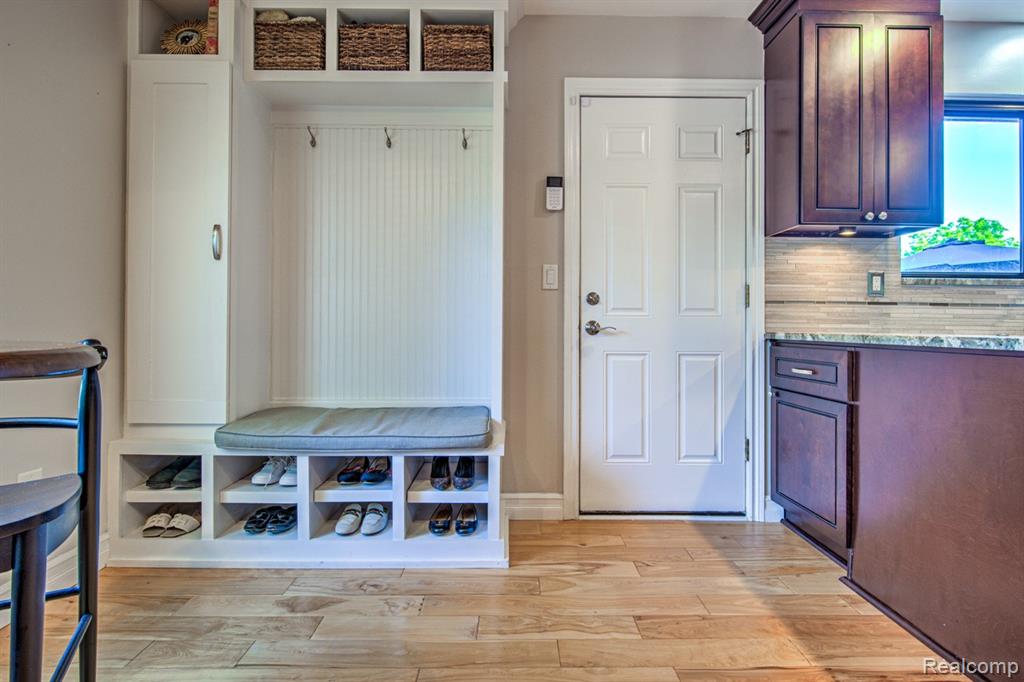 5250 Winchester Drive, Troy, MI 48085 — Photo 15