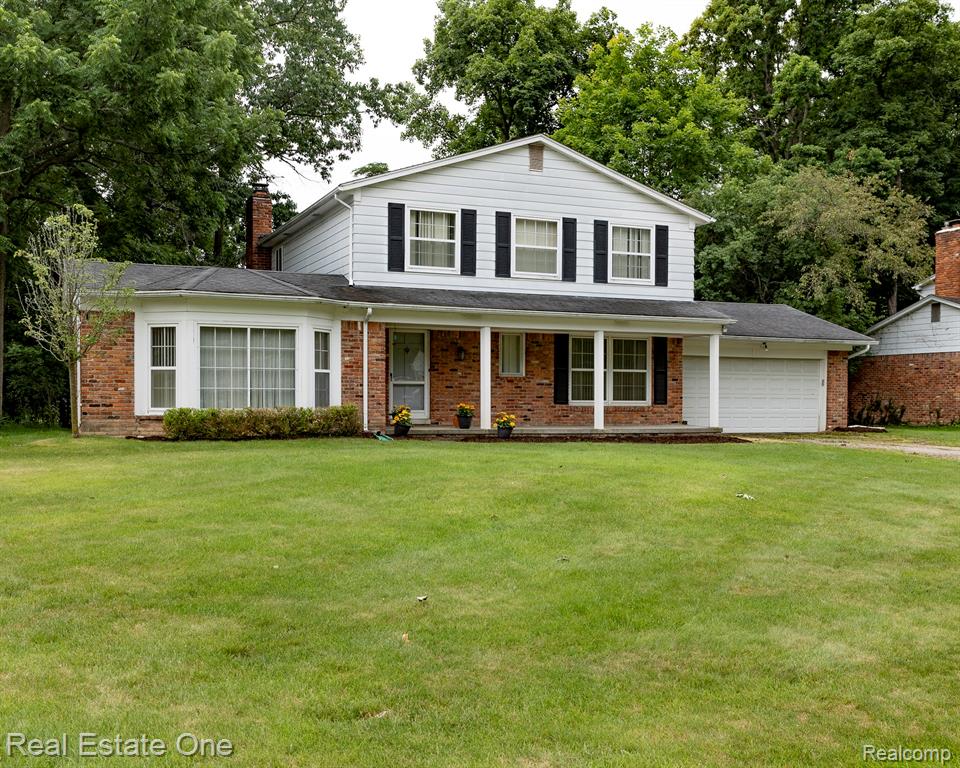 4259 Pinecroft Court, West Bloomfield, MI — front exterior