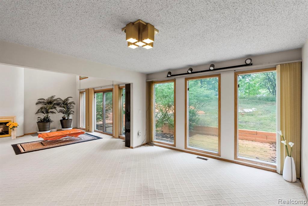 5322 Pond Bluff Drive, West Bloomfield, MI 48323 — Photo 28