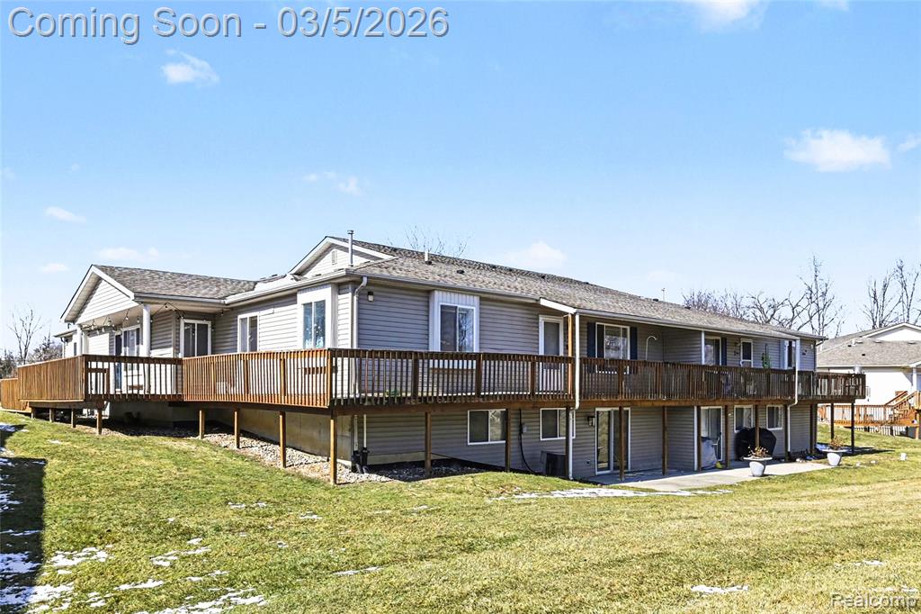 9343 Parkview Circle, Grand Blanc, MI 48439 — front exterior