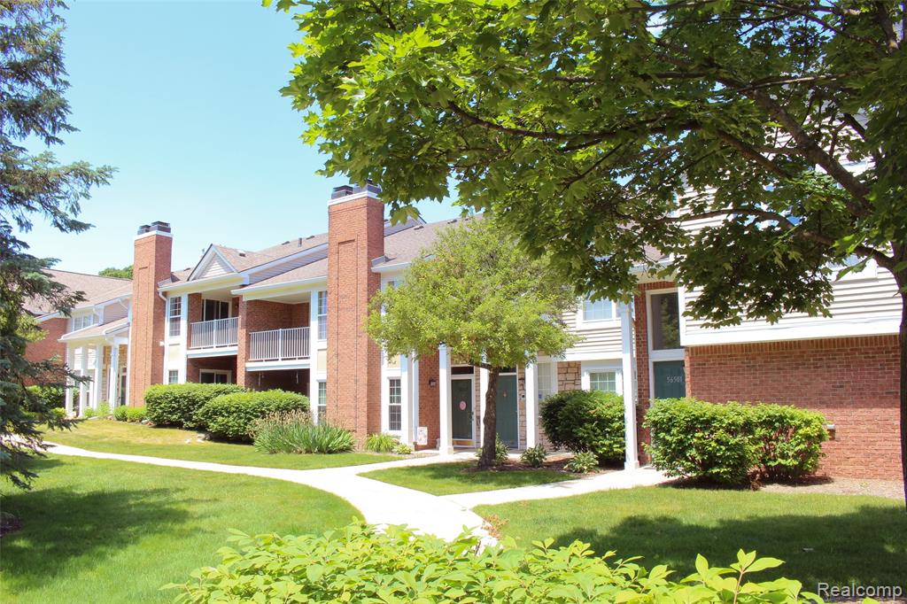 56501 Chesapeake Trail, 57, Utica, MI 48316 — Photo 2