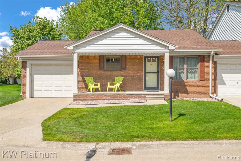38215 Maple Forest Boulevard E, Harrison Township, MI — Photo 2