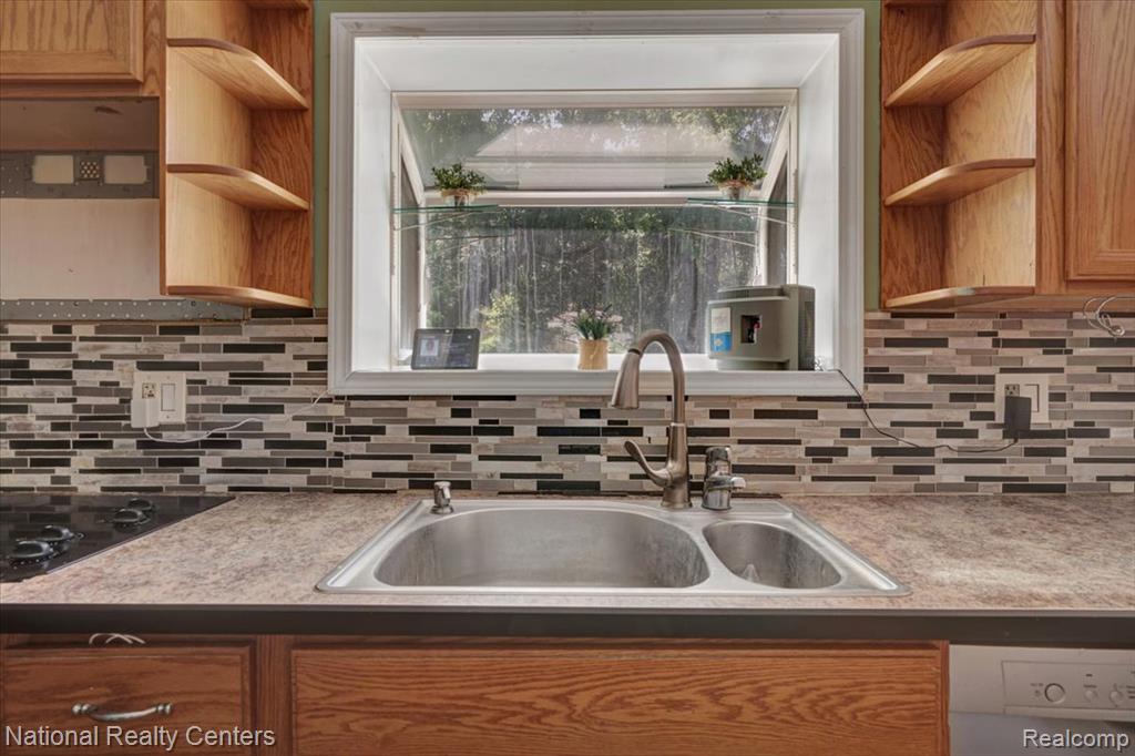7716 Highland Road, White Lake, MI 48383 — Photo 8