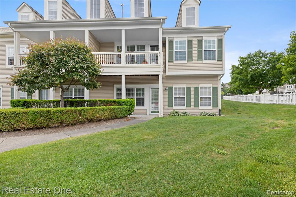731 E Bluff Court, Rochester Hills, MI 48307 — Photo 36