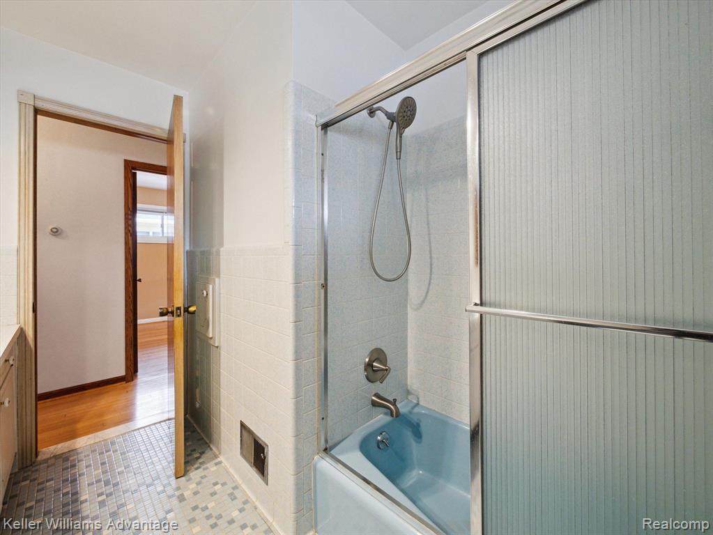 4217 MCKINLEY Street, Dearborn Heights, MI 48125 — Photo 18