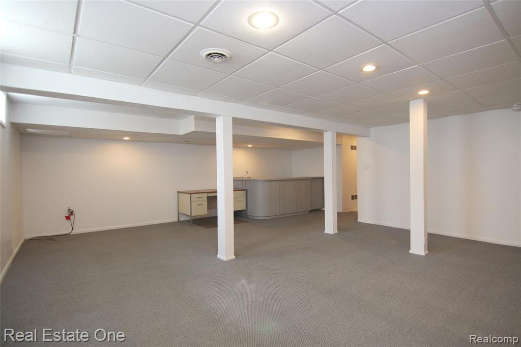 5590 GREENBRIAR Drive, West Bloomfield, MI — Photo 31