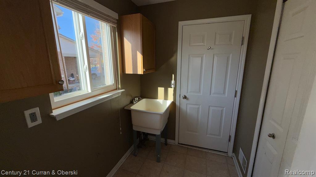 714 Autumn Ridge Drive, Westland, MI — Photo 9