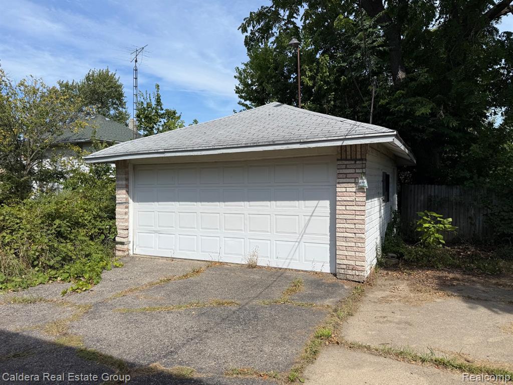 733 Black Avenue, Flint, MI 48505 — Photo 15