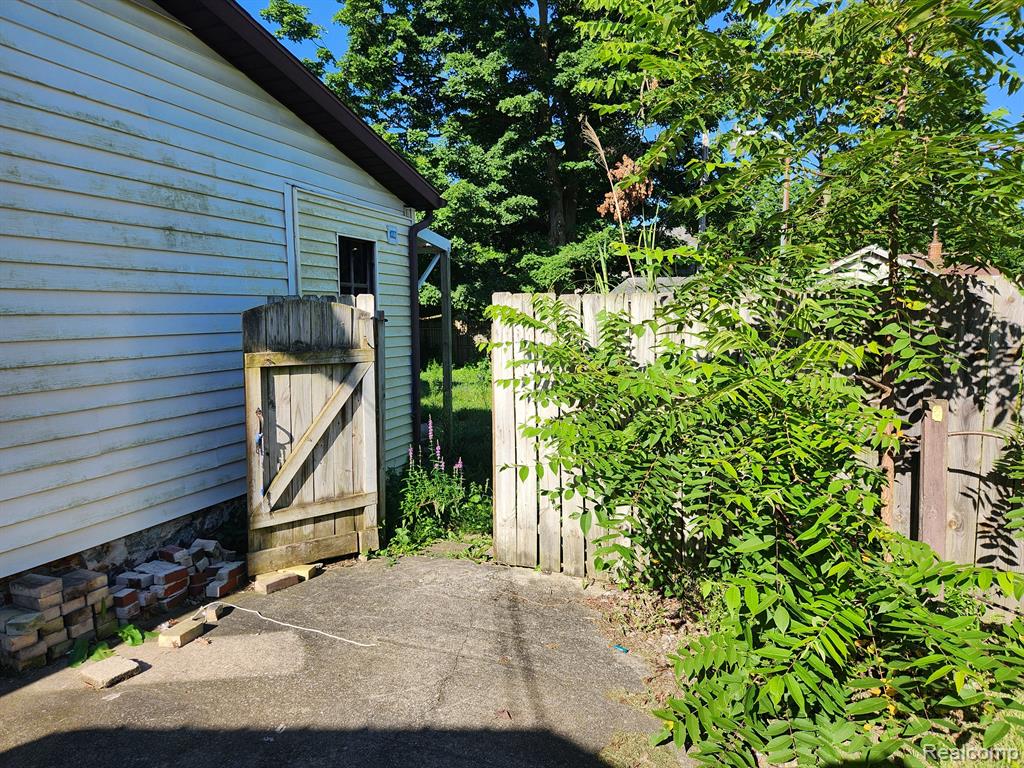 315 MCOMBER Street, Dowagiac, MI 49047 — Photo 38