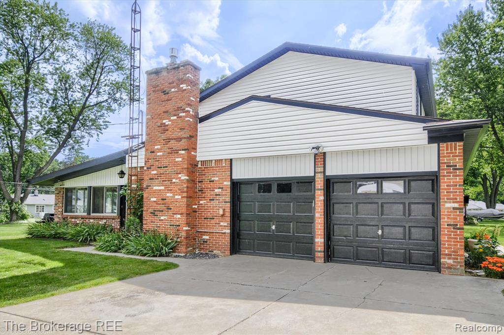 6228 Greenview Drive, Burton, MI 48509 — Photo 4
