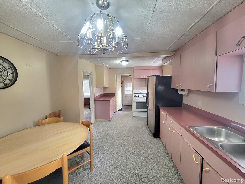 8238 Chalmers Avenue, Warren, MI 48089 — Photo 7