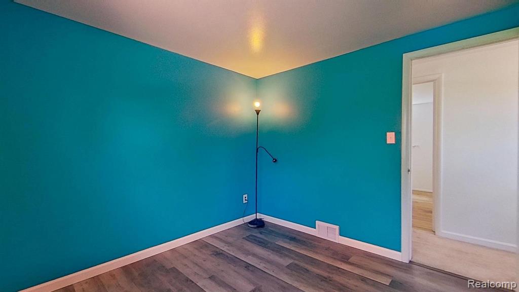 8252 Tinkler Road, Sterling Heights, MI 48312 — Photo 25
