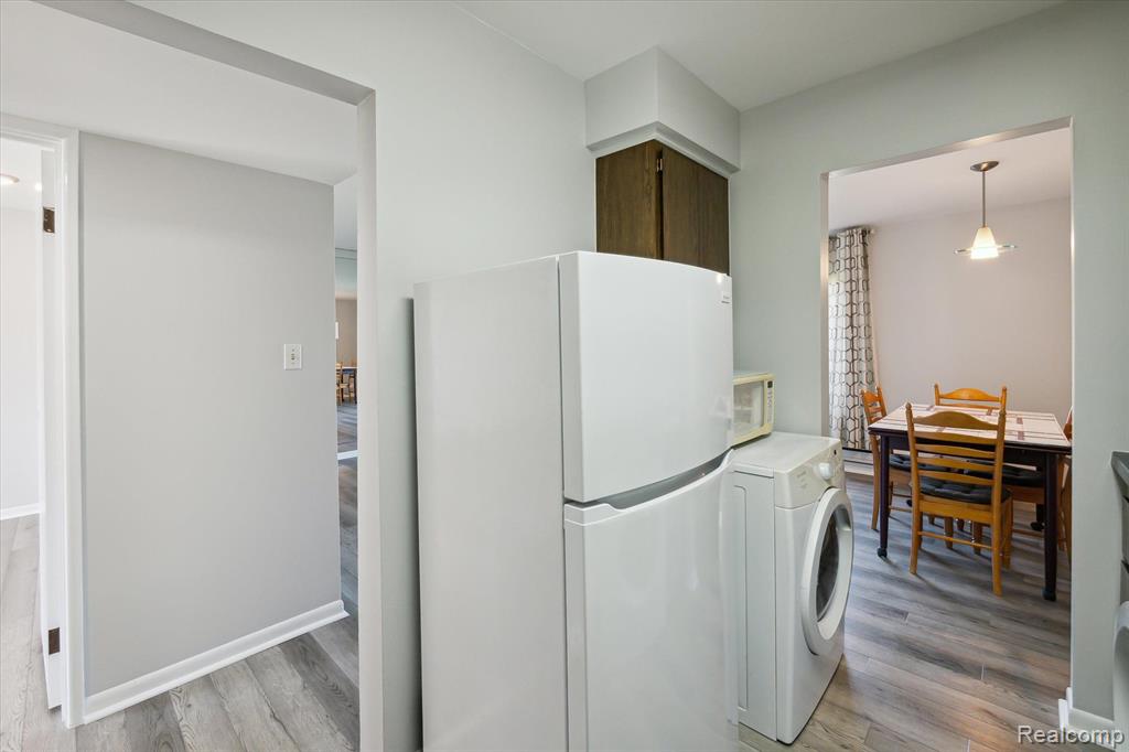 1802 COLONIAL VILLAGE Way, 2, Waterford, MI 48328 — Photo 14
