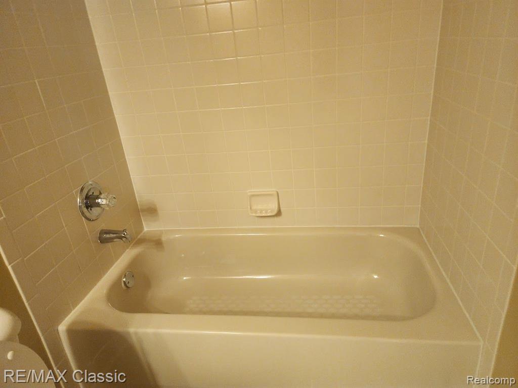 44275 PRINCETON Drive, Clinton Twp, MI 48038 — Photo 28