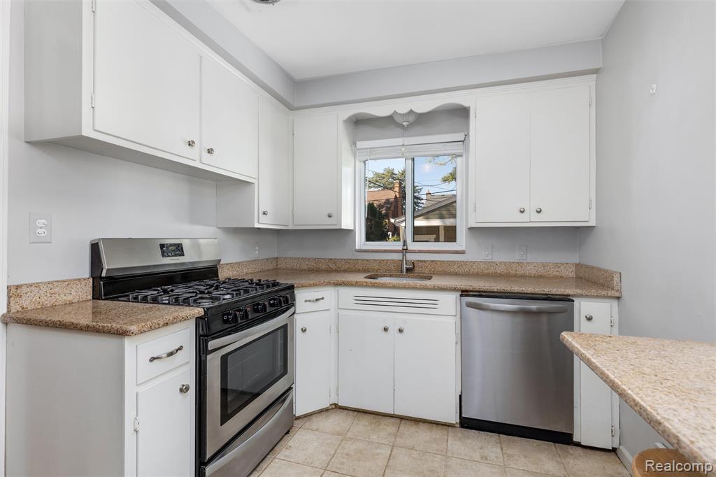 4214 S Verona Circle, Royal Oak, MI 48073 — Photo 5