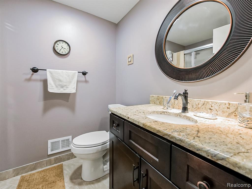 7418 Azalea Court, West Bloomfield, MI — Photo 20