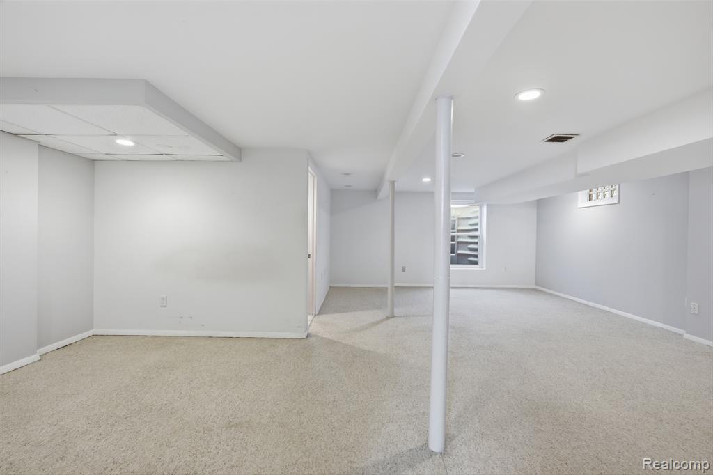 6414 Lanman Drive, Waterford, MI 48329 — Photo 17